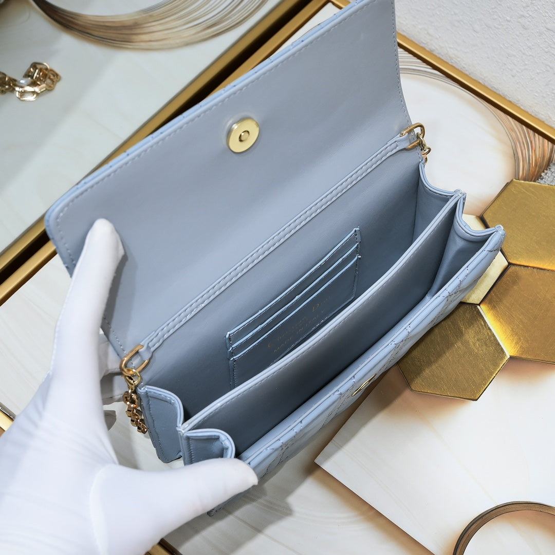 B1N36D28 Popular leather bag