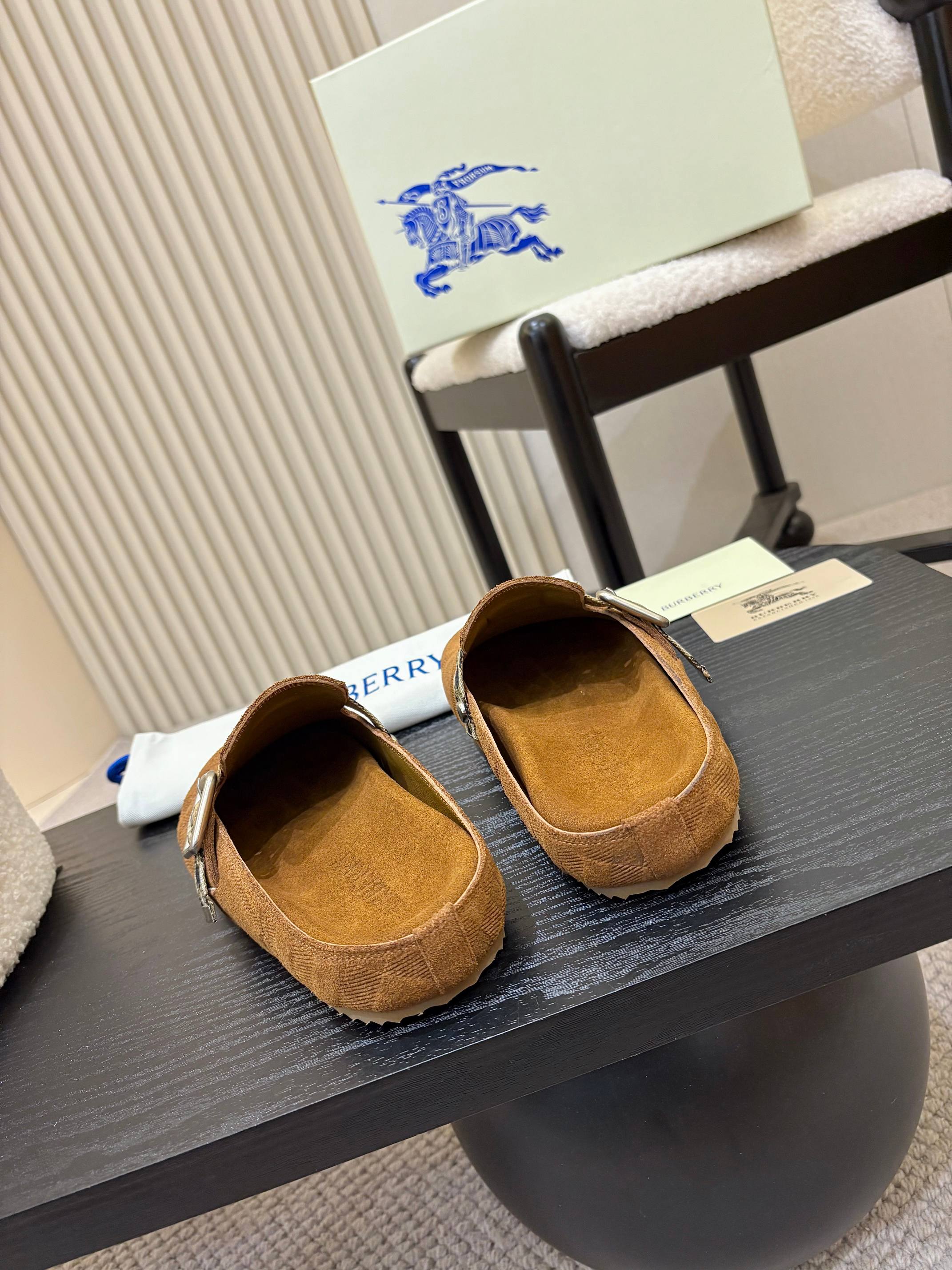 Z2N85R11 Popular high-quality shoes