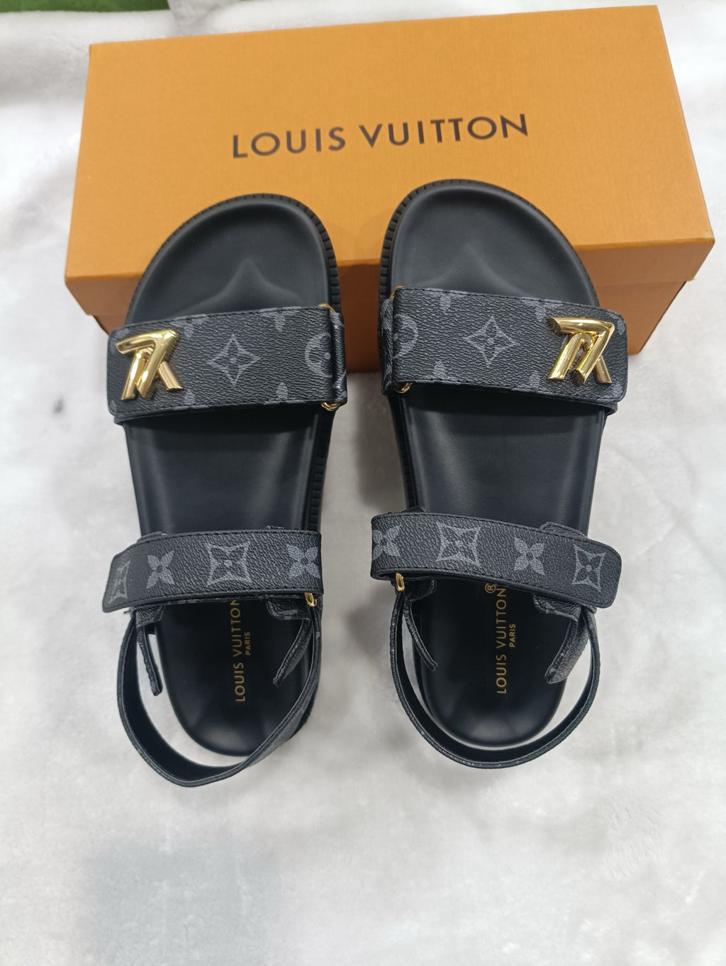 Z5LE211 Popular sandals