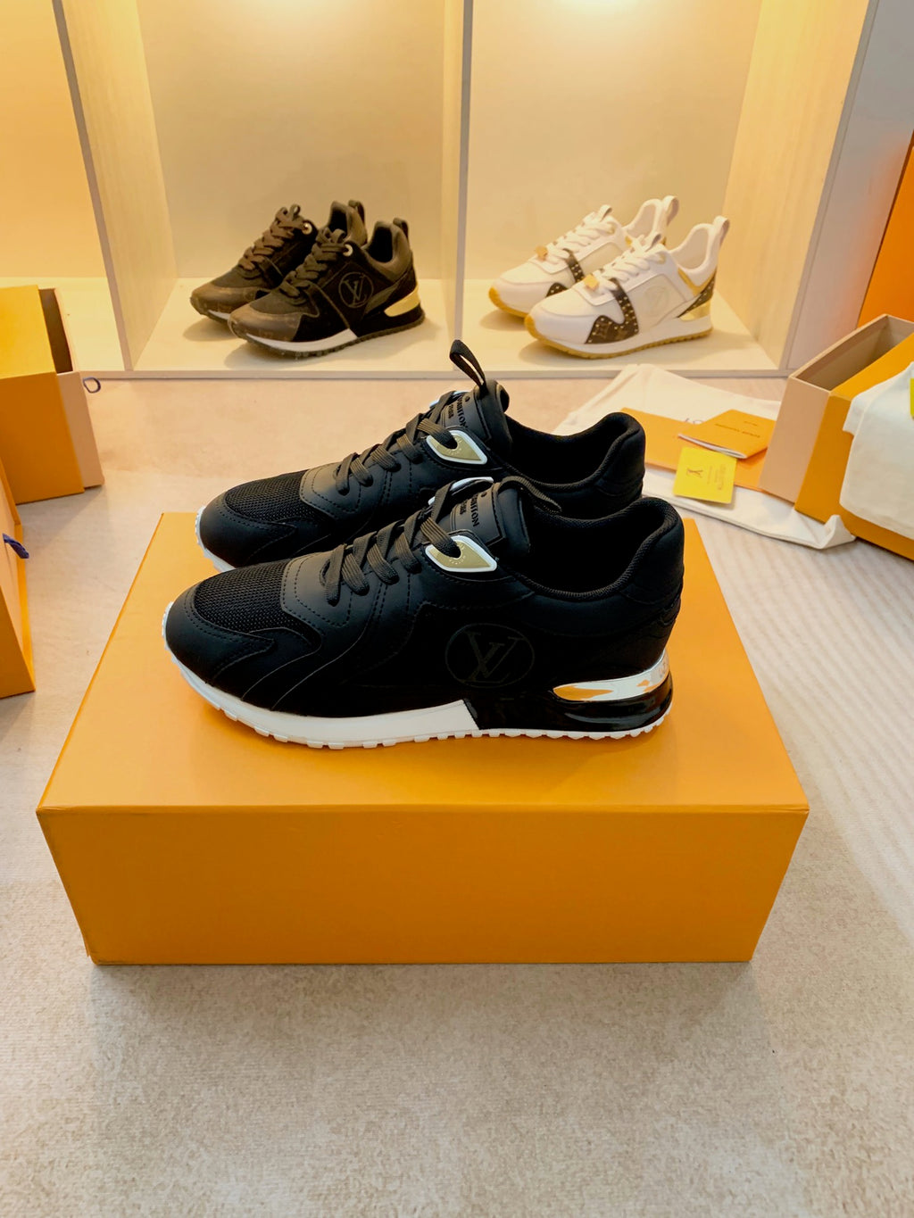 Z2Q95E102  Popular high-quality  shoes