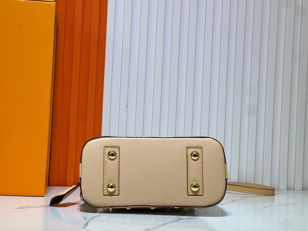 B1P46E104 Popular leather bag
