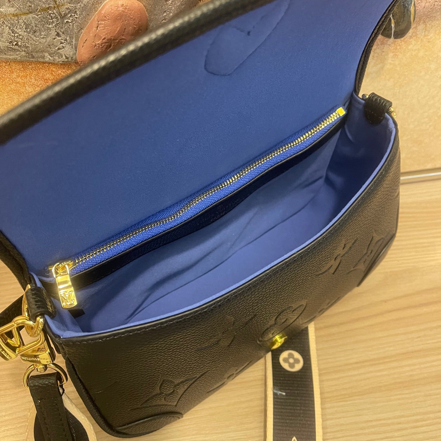 B12X73E28 Popular leather bag 