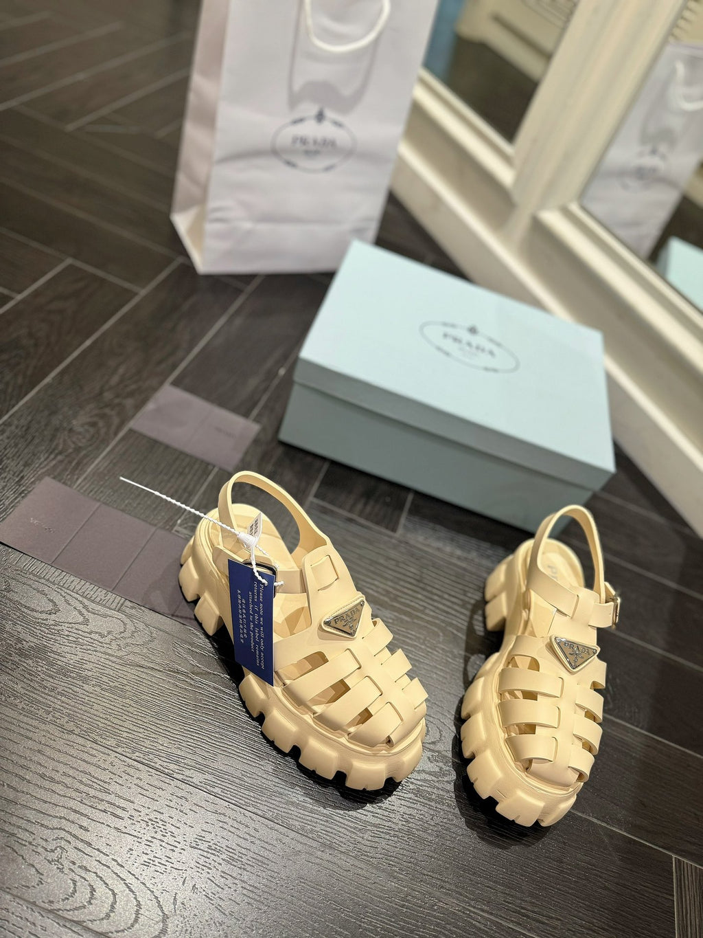 Z2R85P51  Popular high-quality shoes