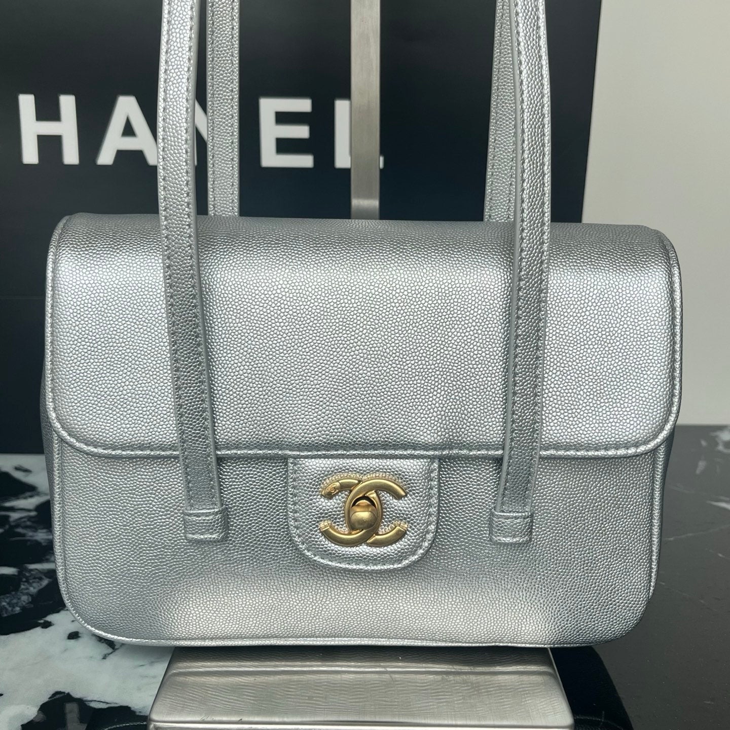 B1X46C1 Popular leather bag