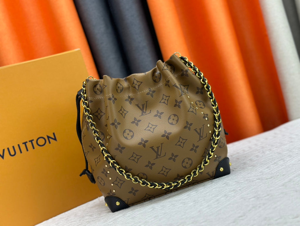 B1X104E56  Popular  leather bag