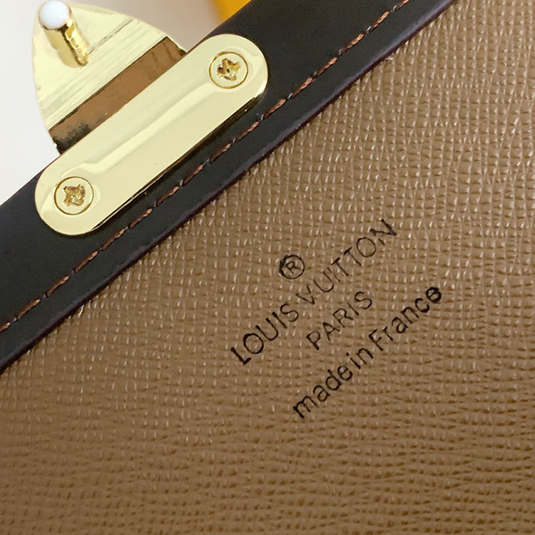 B1X41E10 Popular leather wallets