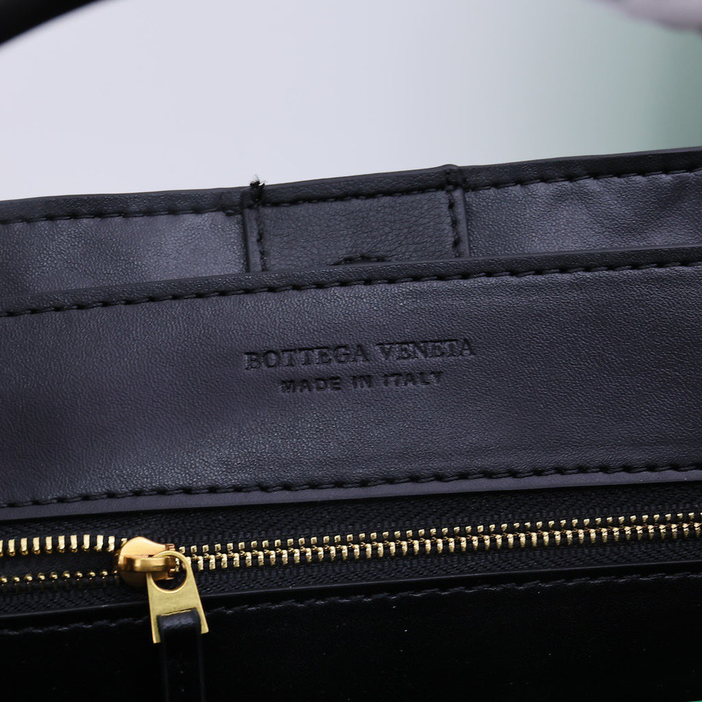 B1X104A80 Popular  leather bag