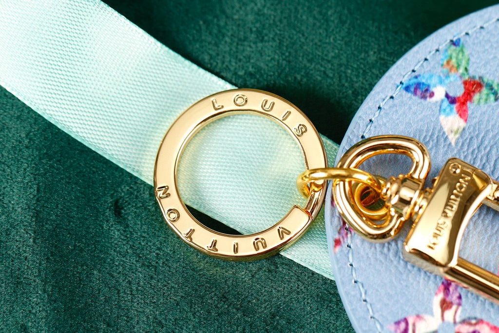 A1Q105E22 Popular bag 's charms accessories