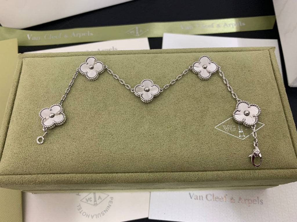 X5X63VA202X Popular rings,earrings, bracelets,necklaces