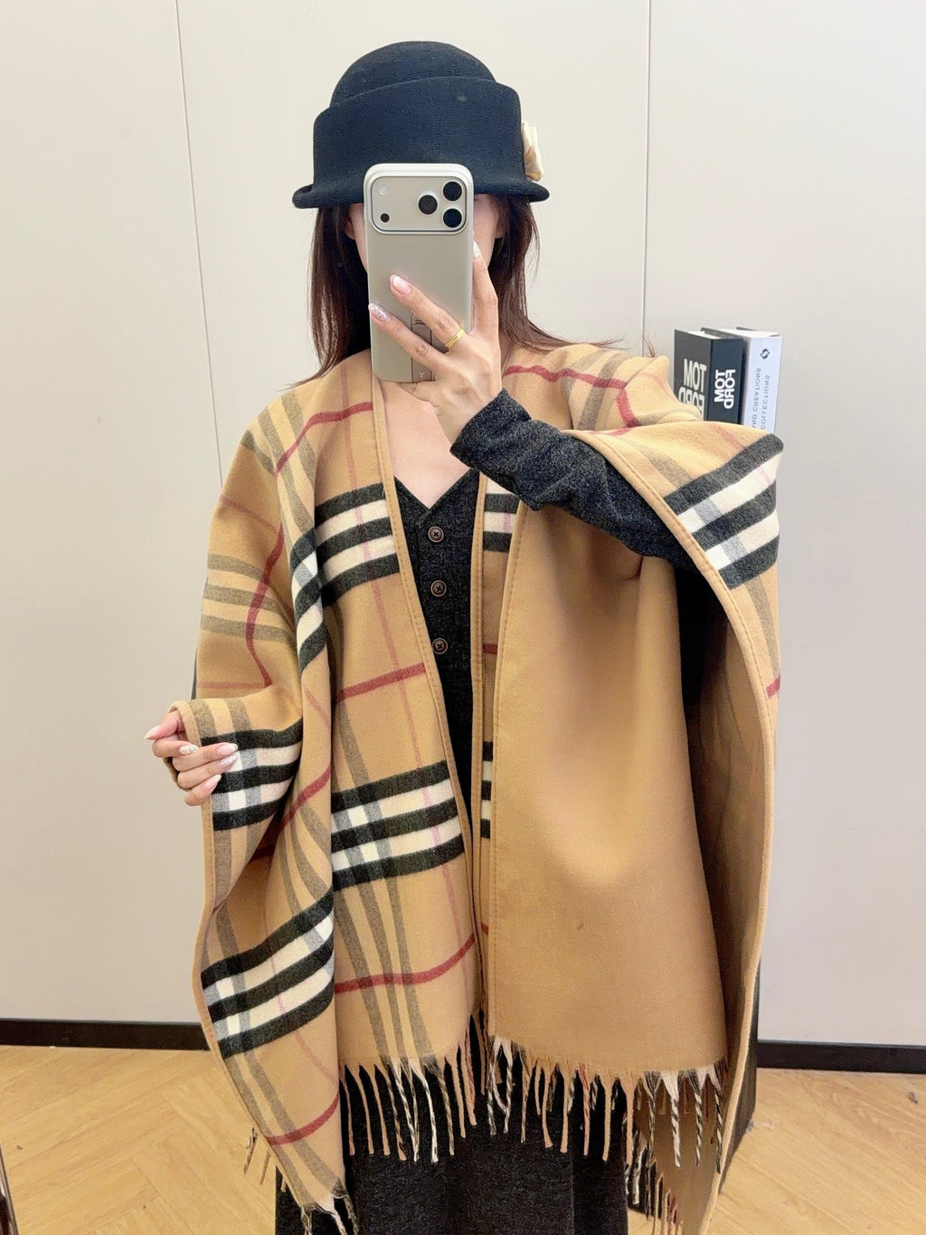 W1R86R61 Popular cape