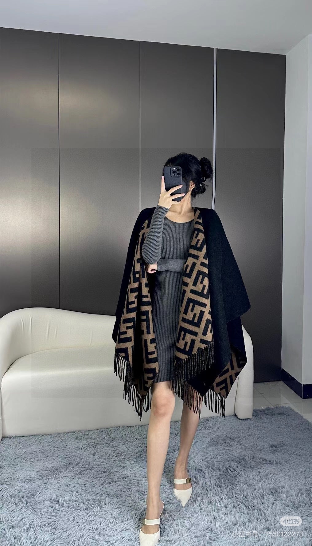 W1R86F19 Popular cape
