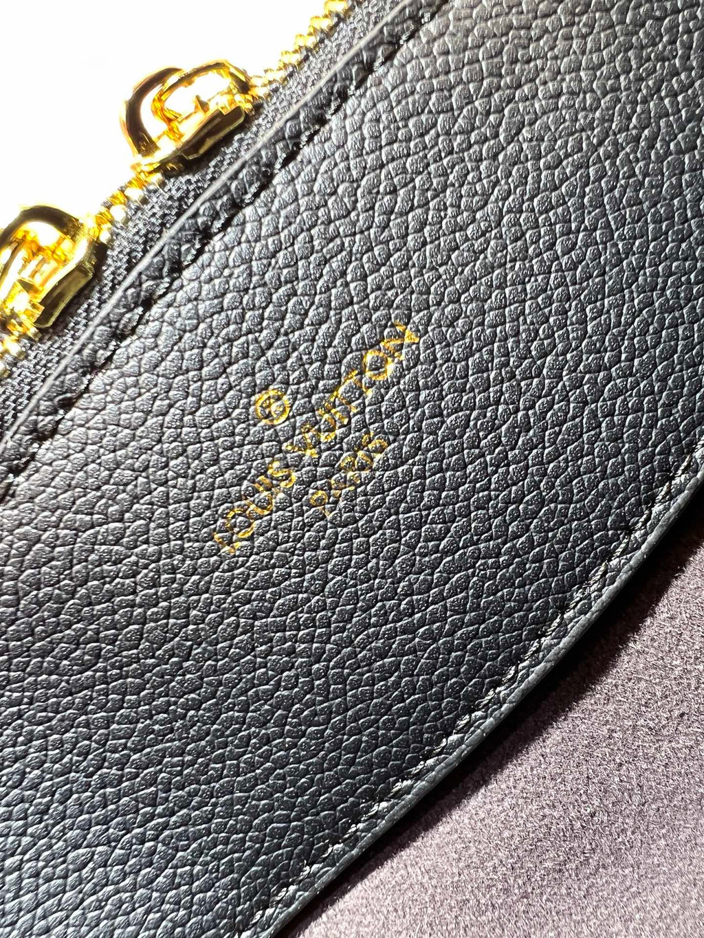 B1N55E40 Popular  eather bag