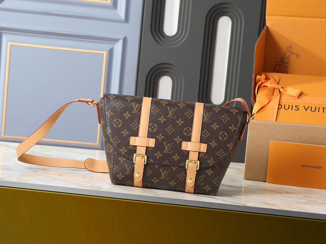 B1R76E56 Popular leather bag