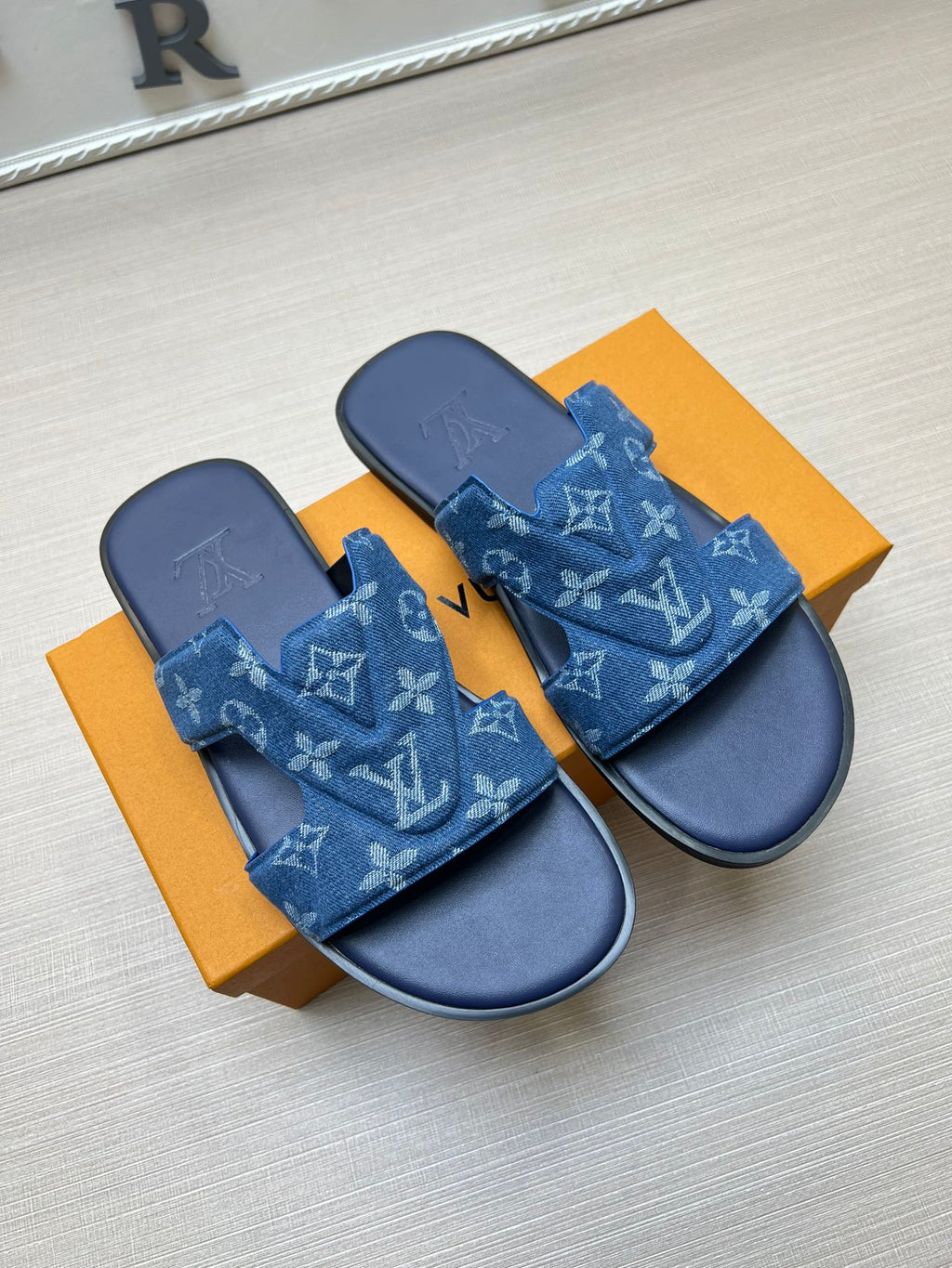 Z5ZE109 Popular slippers