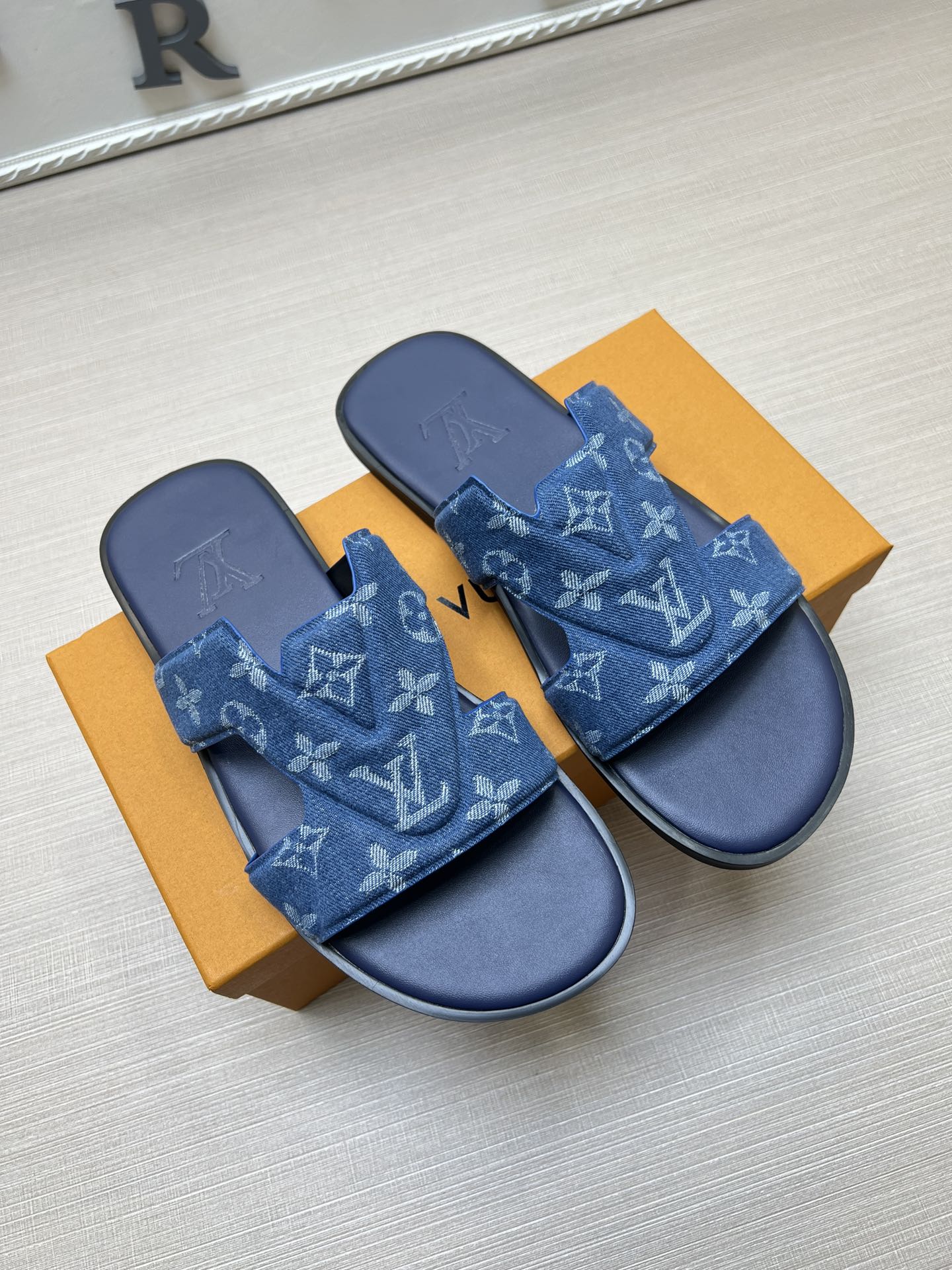Z5ZE109 Popular slippers
