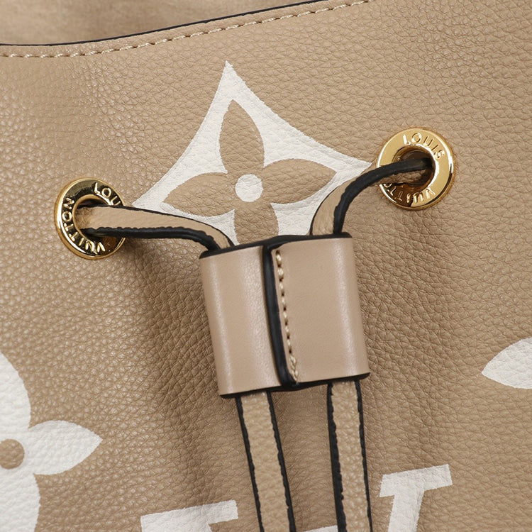 B12X61E04 Popular leather bag 