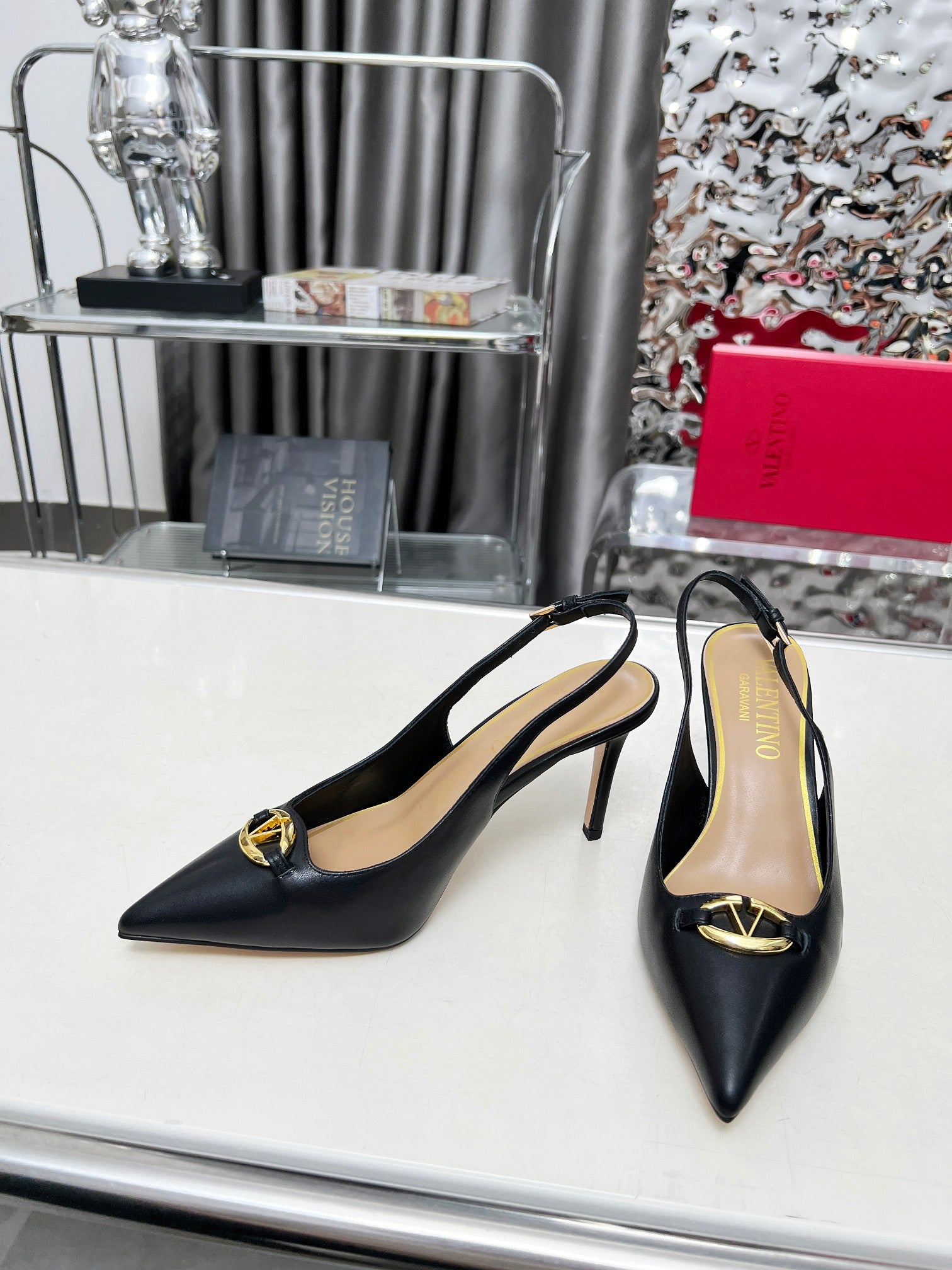 Z2R45VL17  Popular leather  High heels