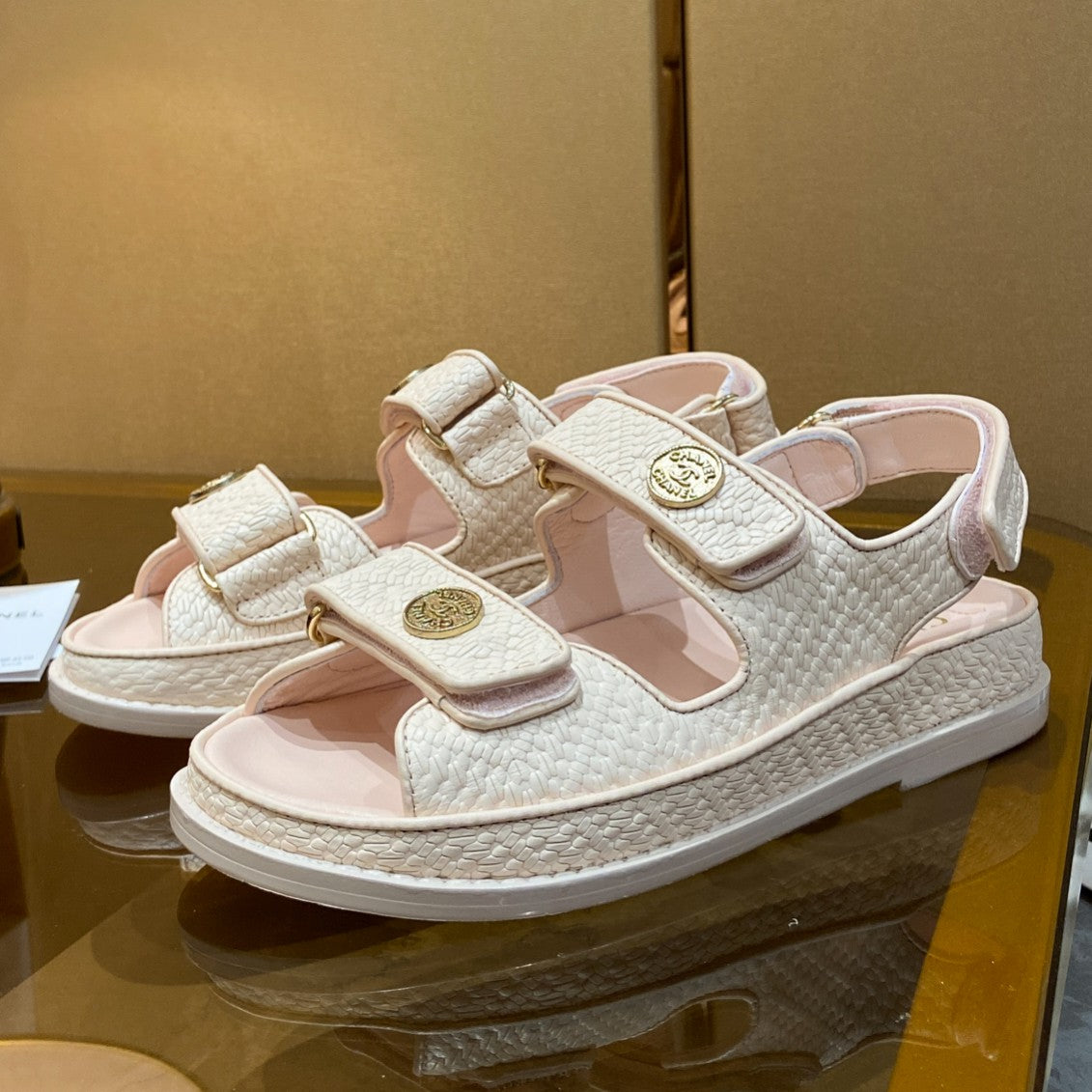 Z2Q55C49 Popular leather shoes