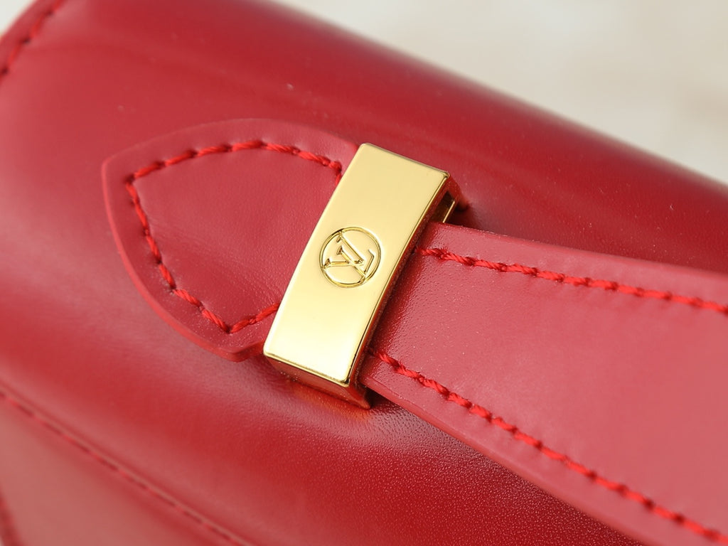 B1R15E145 Popular leather bag