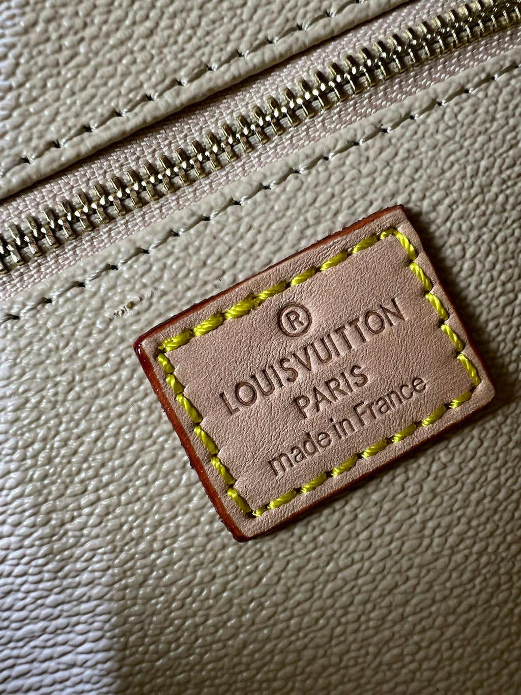 B1X104E61 Popular    leather bag