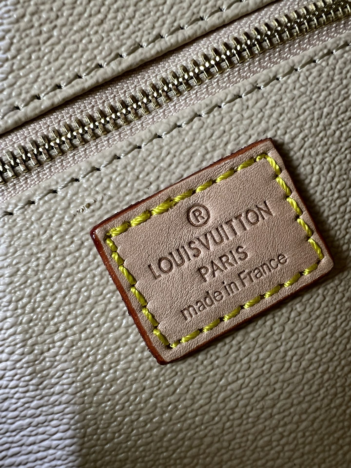 B1X104E61 Popular    leather bag