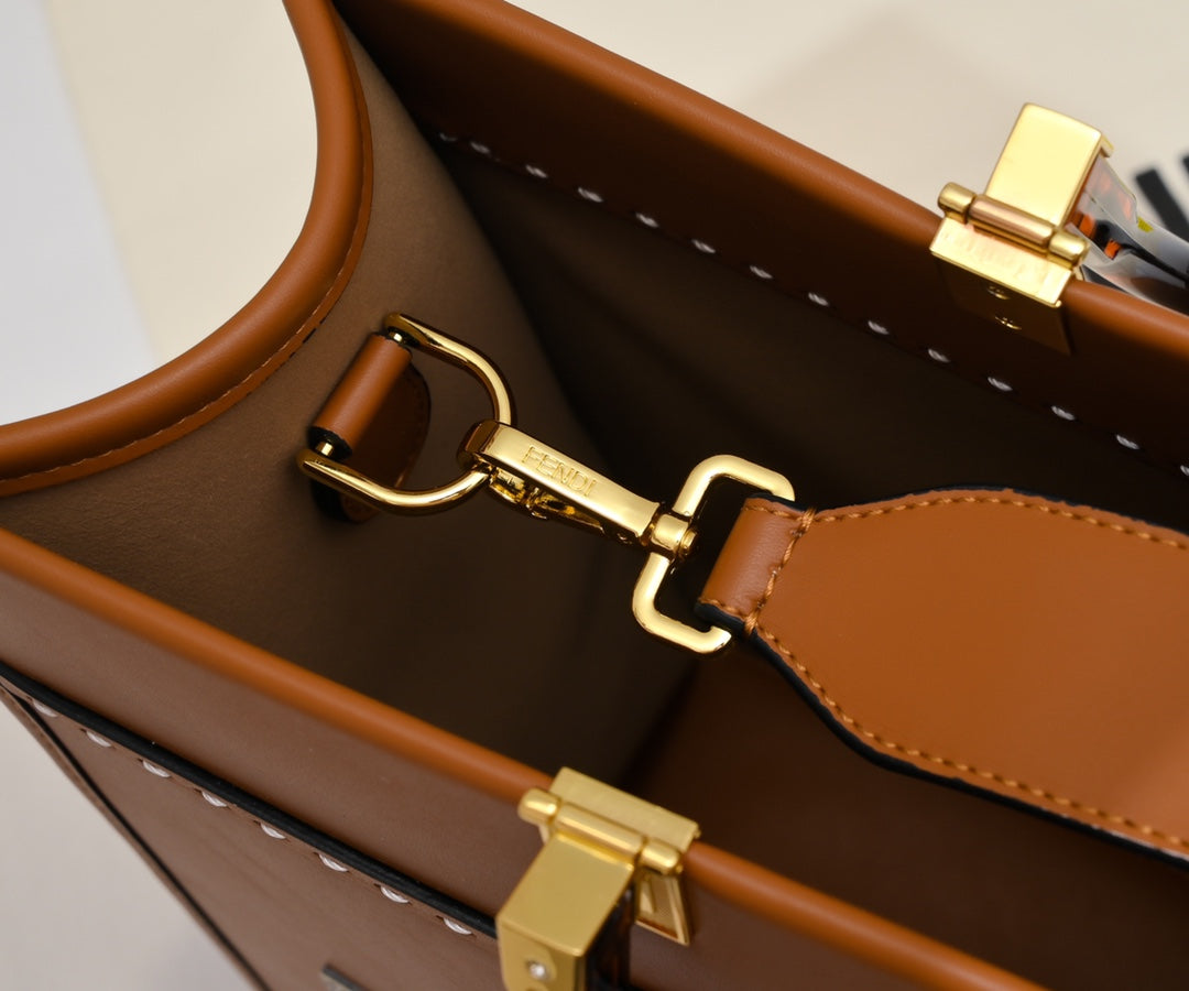B1P36F104 Popular leather bag
