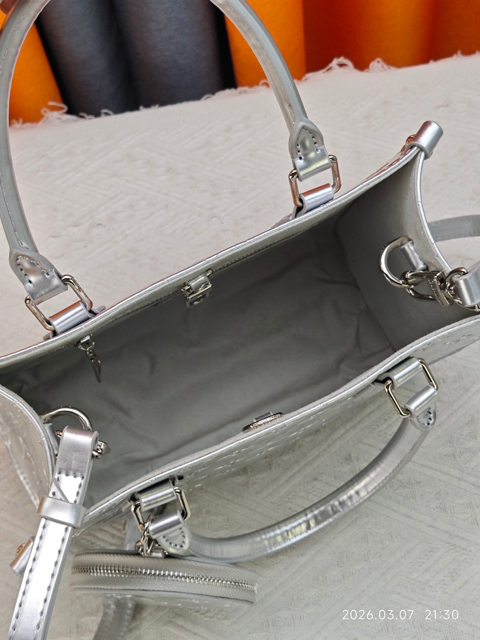 B1P36E34 Popular leather bag