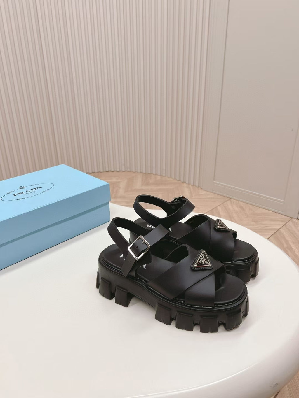 ZPX76P4 Popular sandals