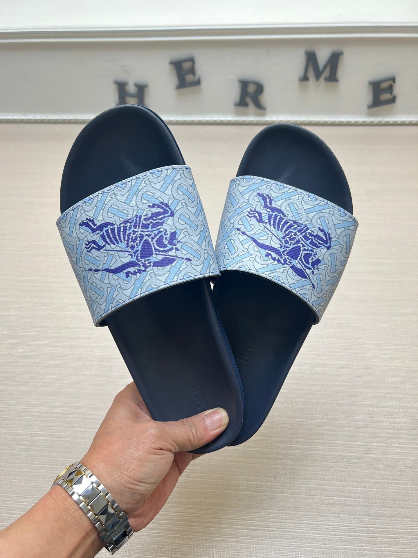 Z5ZR119 Popular slippers