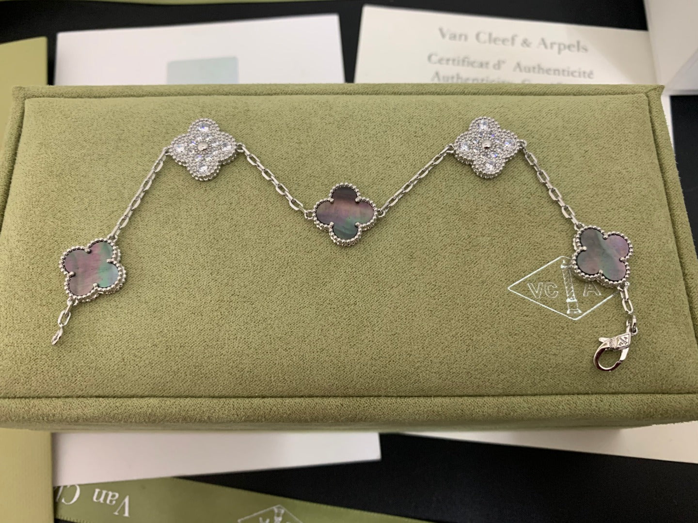 X5X53VA179K  Popular bracelets 5 flowers normal size1.5cm flower