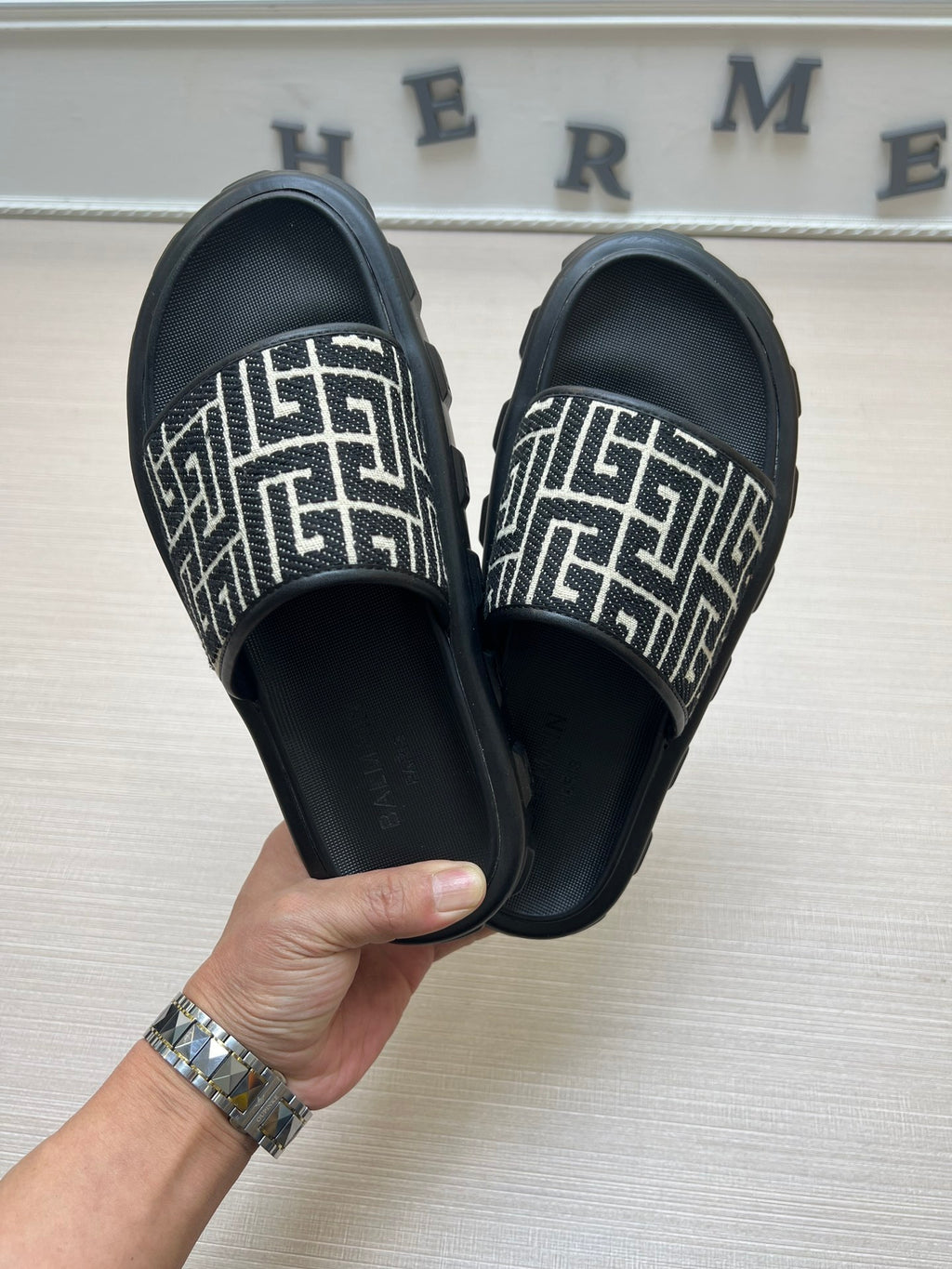 Z5ZA110  Popular slippers