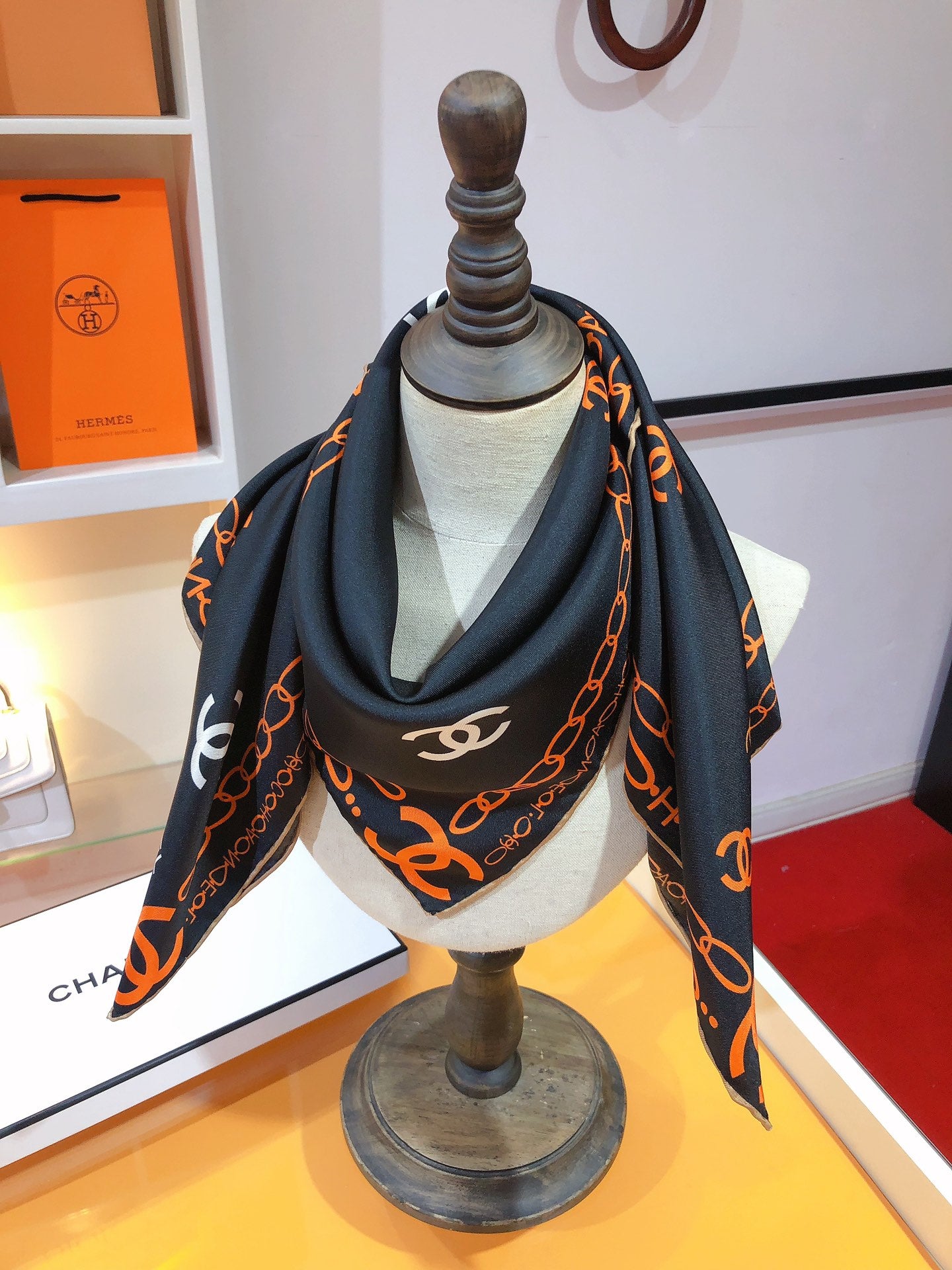 W1N46C13 Popular Silk Scarve
