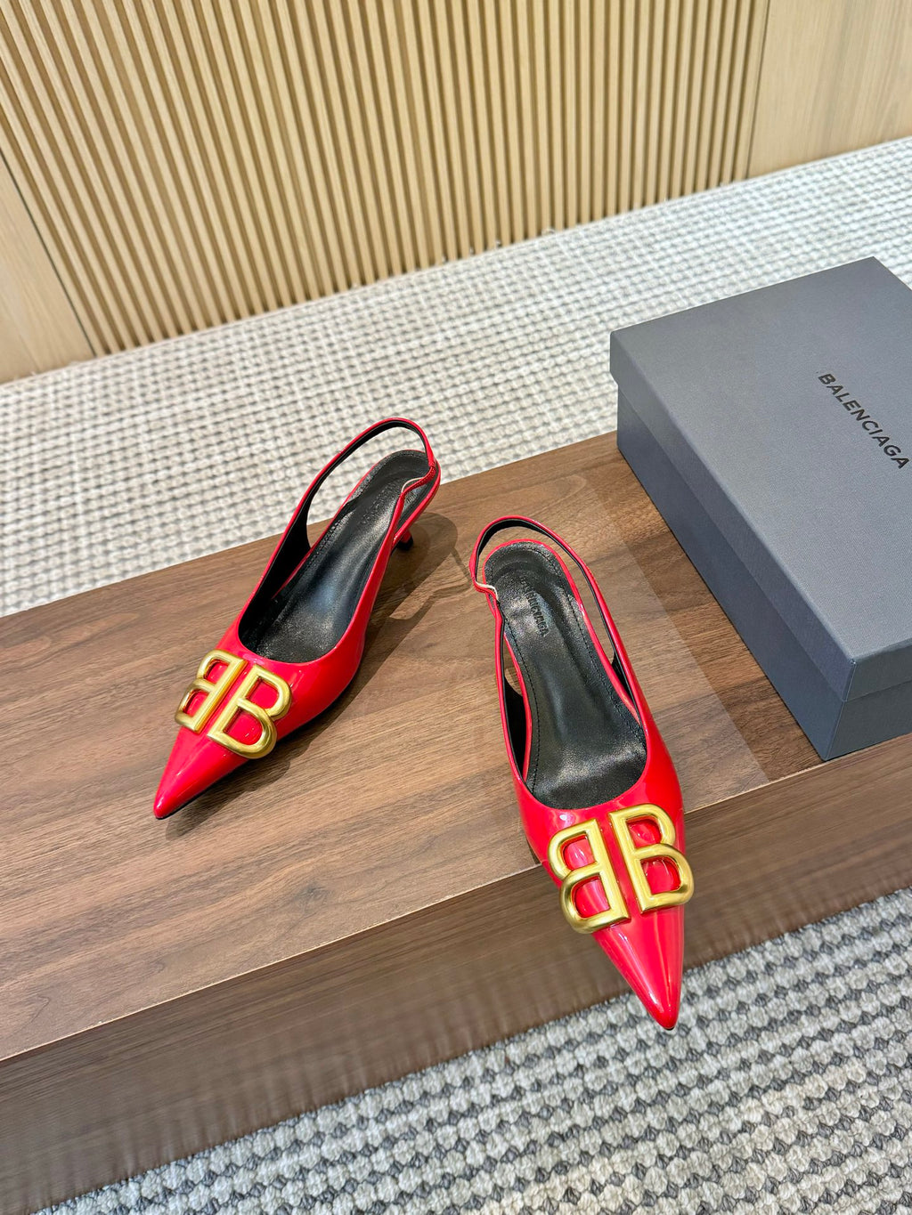 Z2Q55J45 Popular  leather High heels