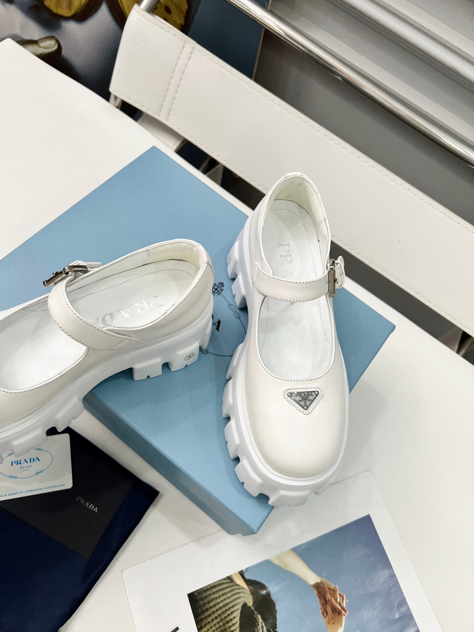 Z2Q95P143  Popular high-quality leather Shoes