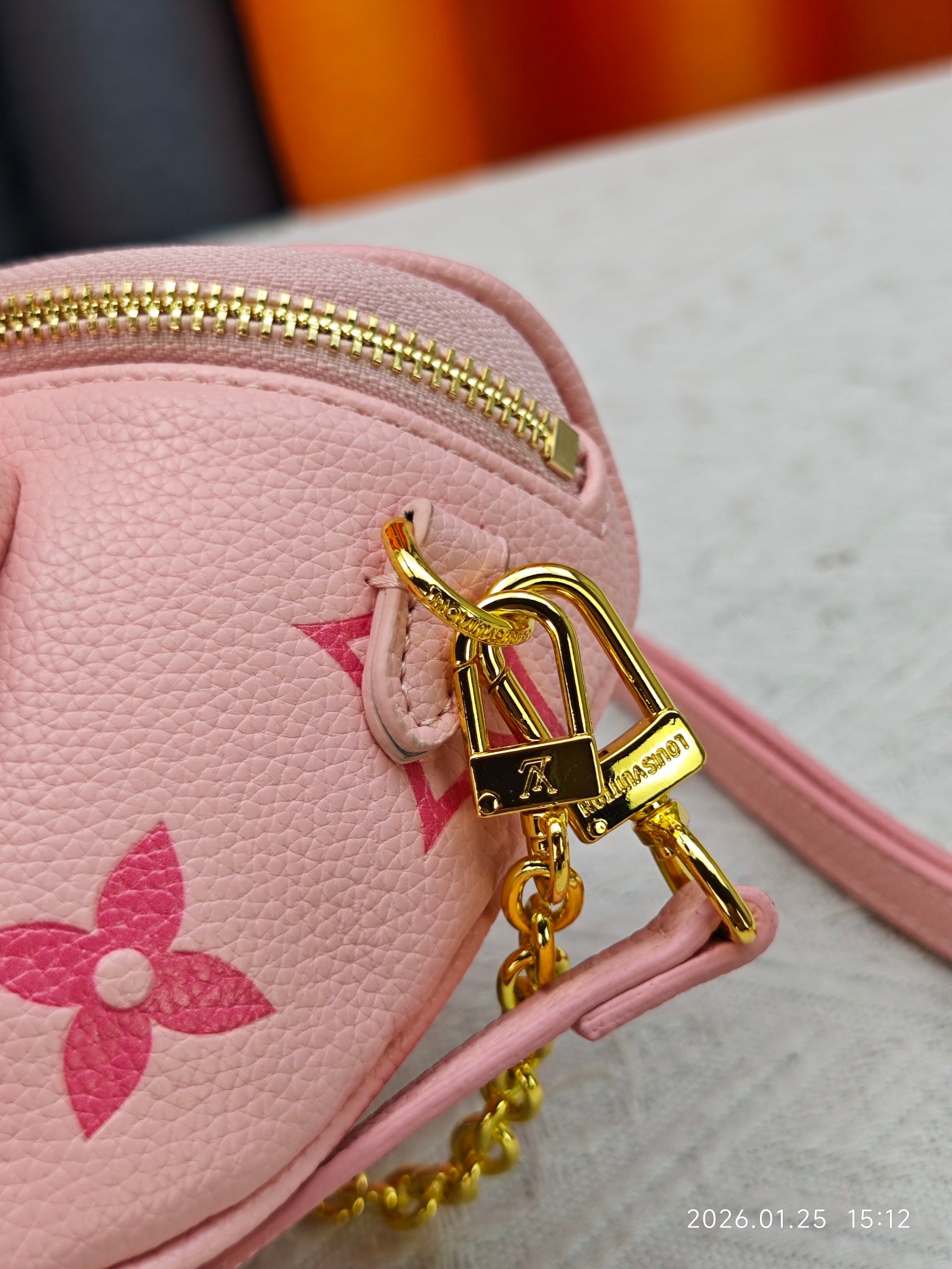 B1P46E76 Popular leather bag
