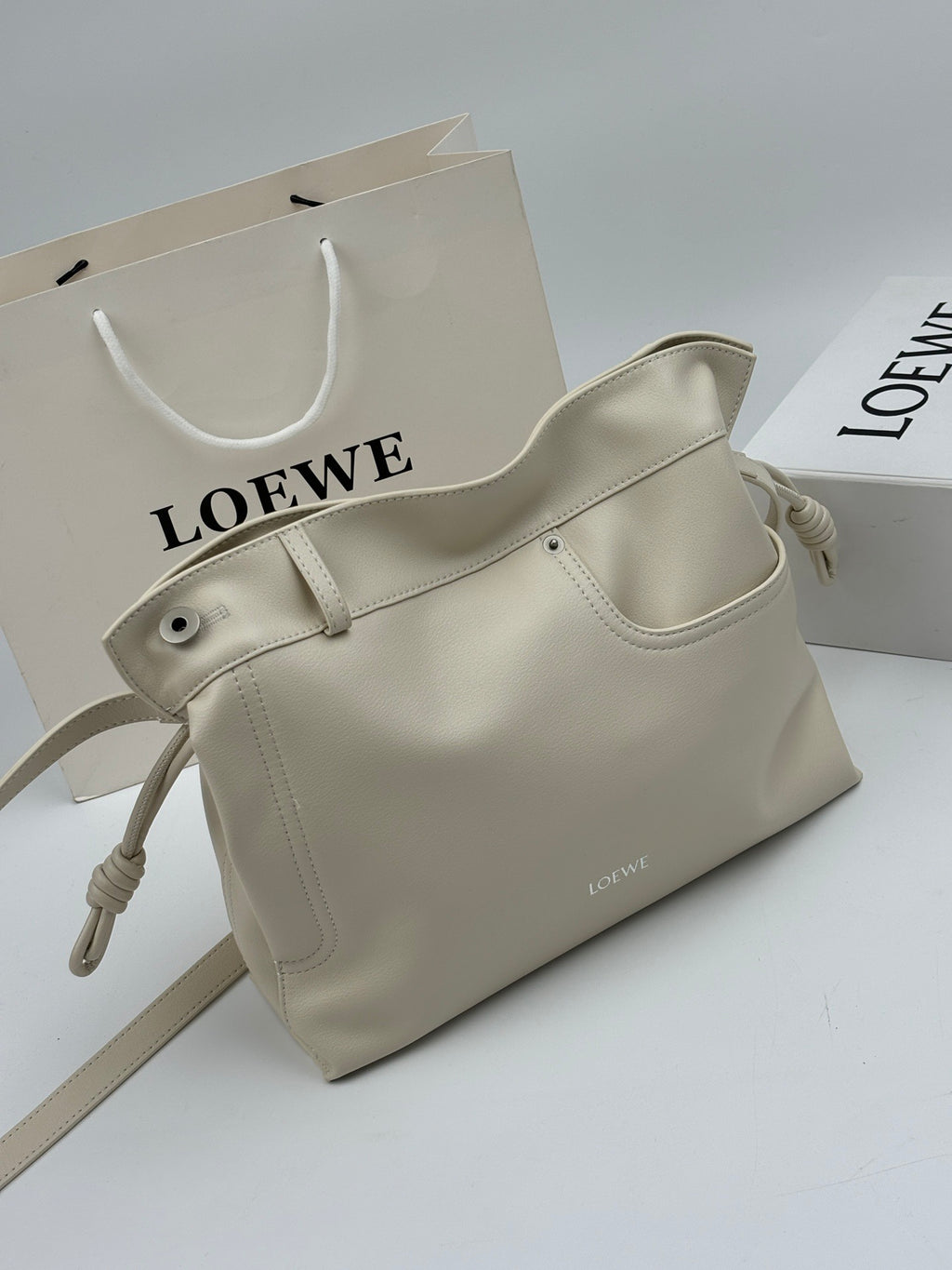 B1P36A47 Popular leather bag