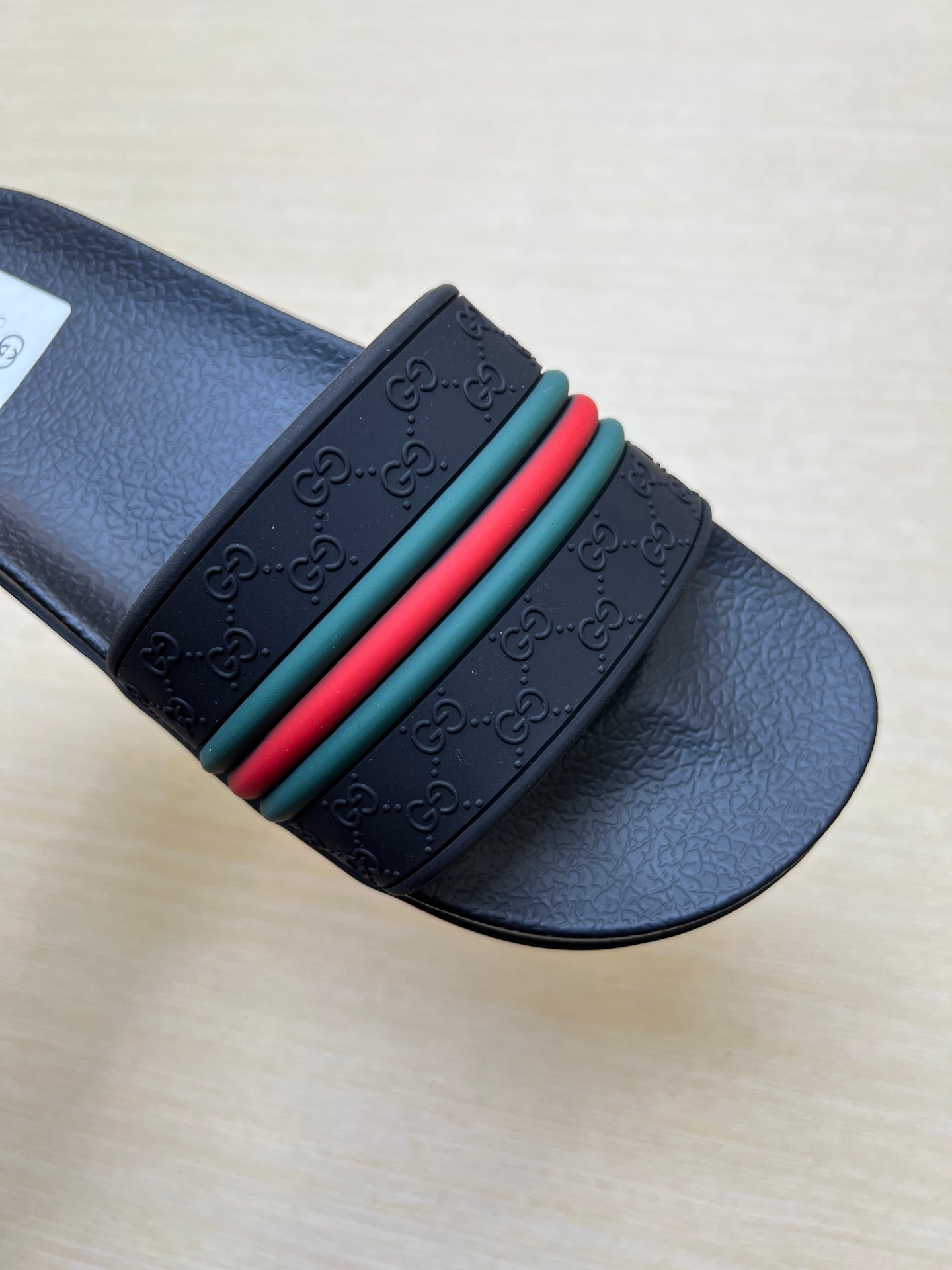 Z5X76B7  Popular slippers