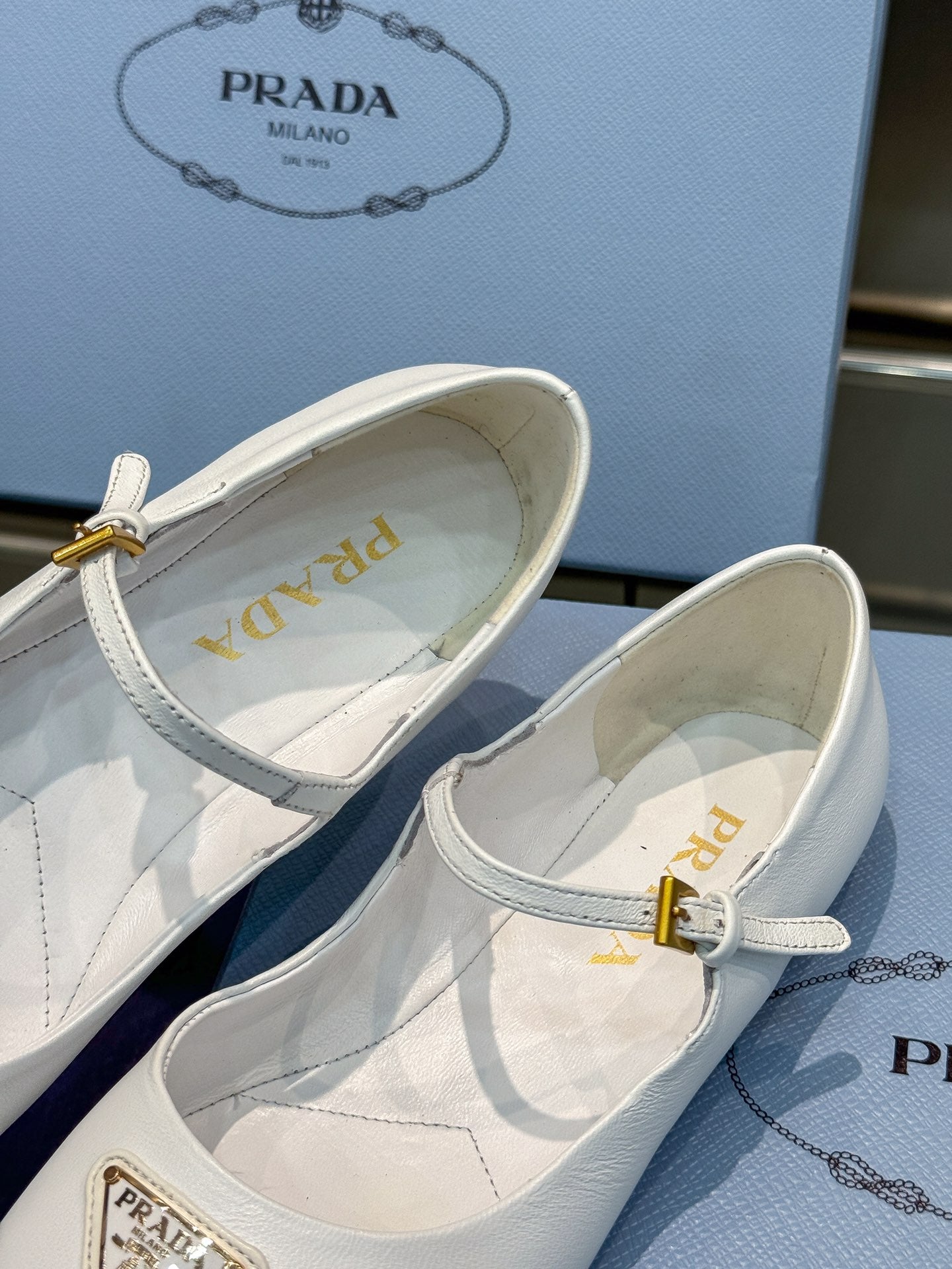 Z2Q105P381 Popular high-quality Shoes