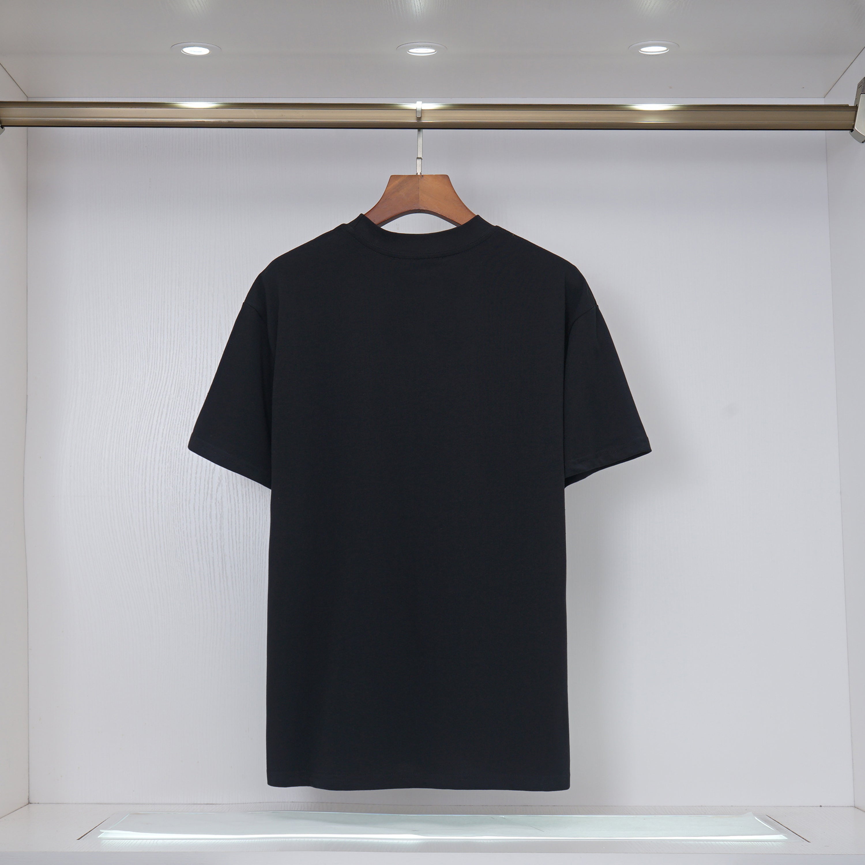 U1R76J10 Popular T-shirts