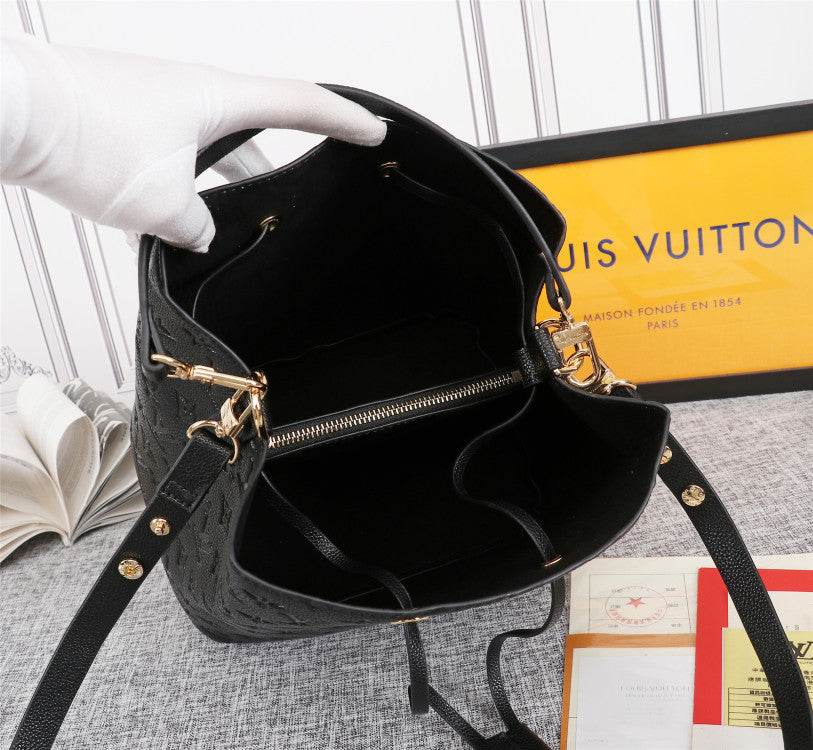 B12X73E60 Popular leather bag 