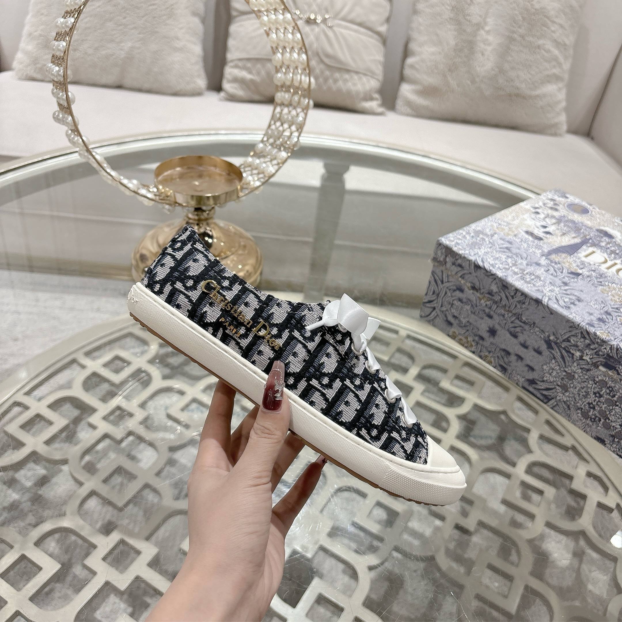 Z2Z85D59 Popular high-quality shoes