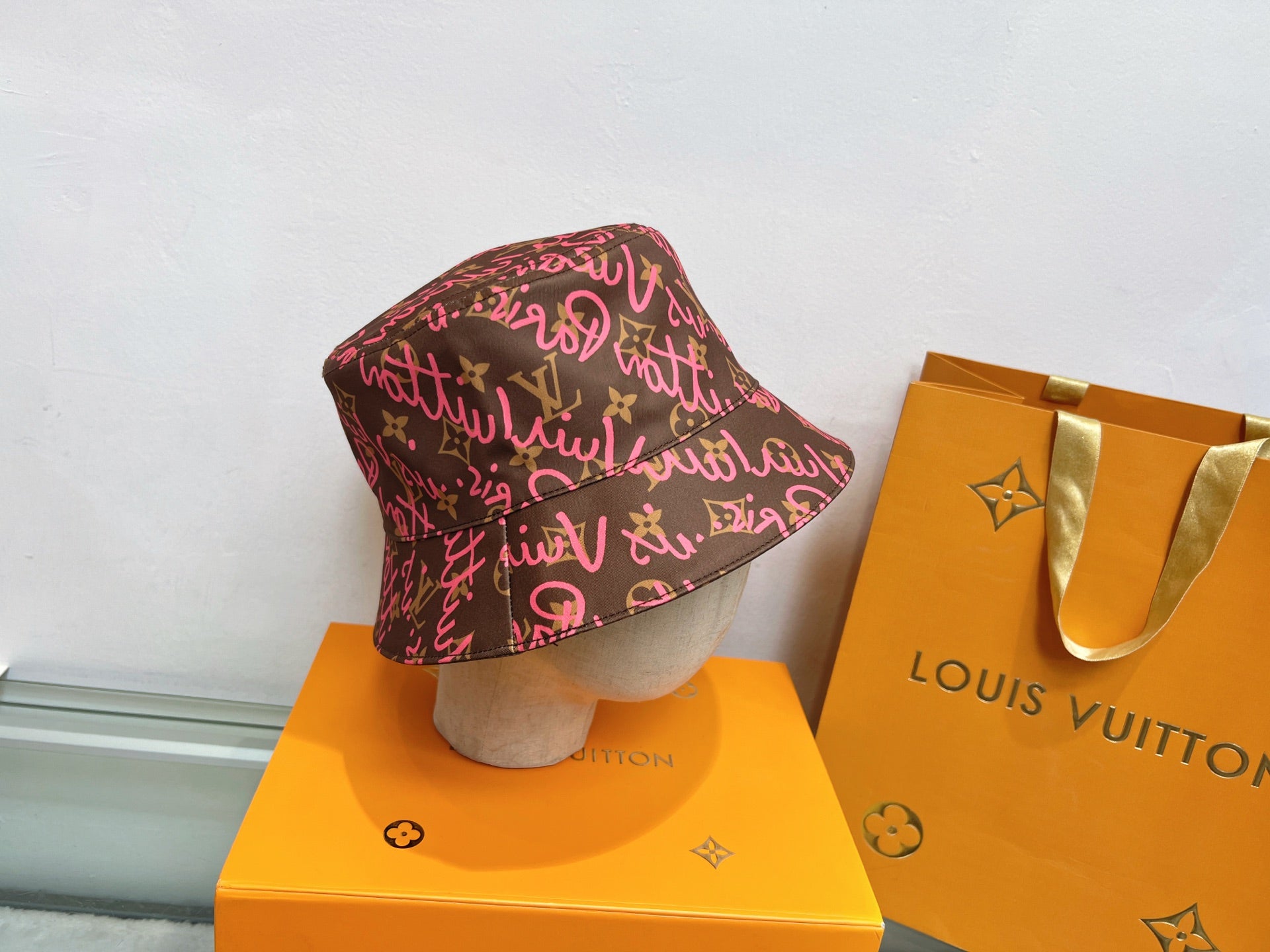 M1R76E23 Popular double-sided hat that can be worn