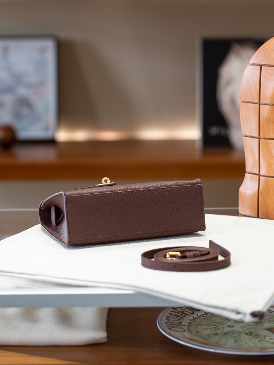 B1R66A6 Popular leather bag
