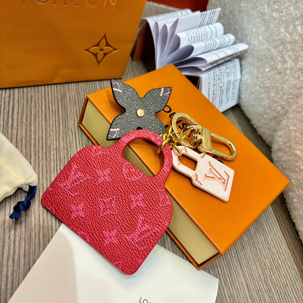 A1Z105E33 Popular bag 's charms accessories