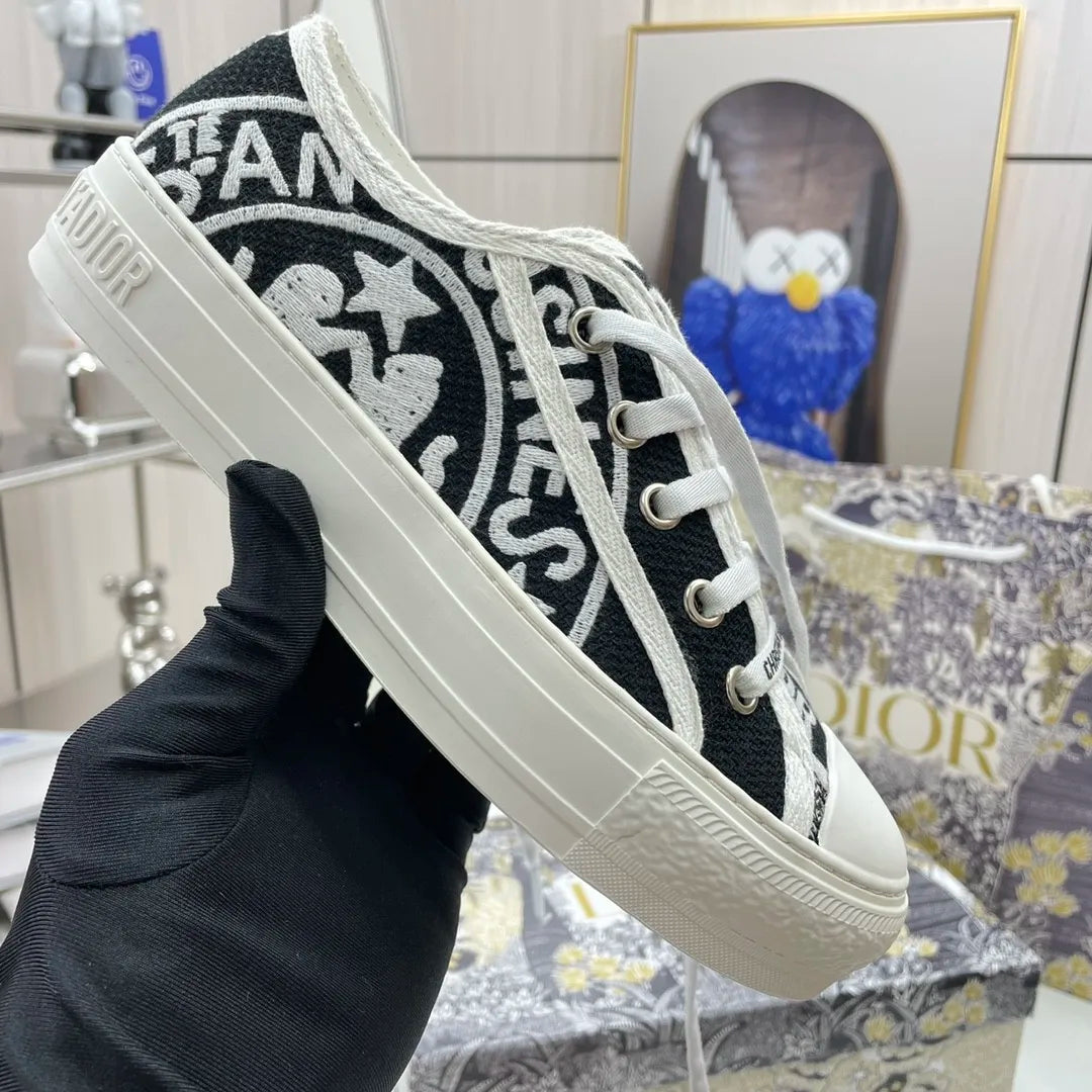Z1XD66 Popular shoes