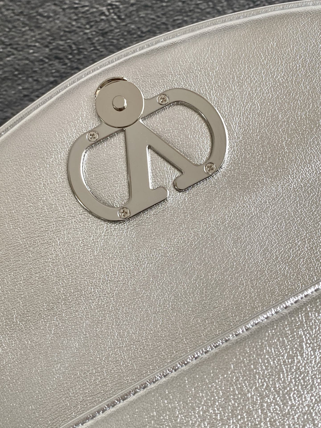 B1R76VL33 Popular leather bag