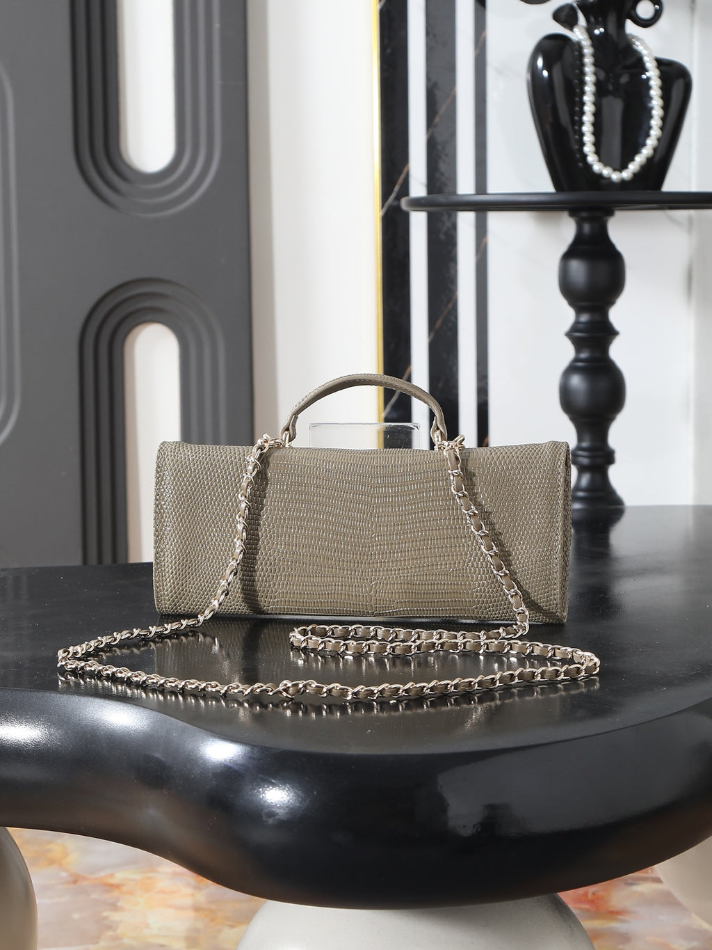 B1R76C23 Popular leather bag