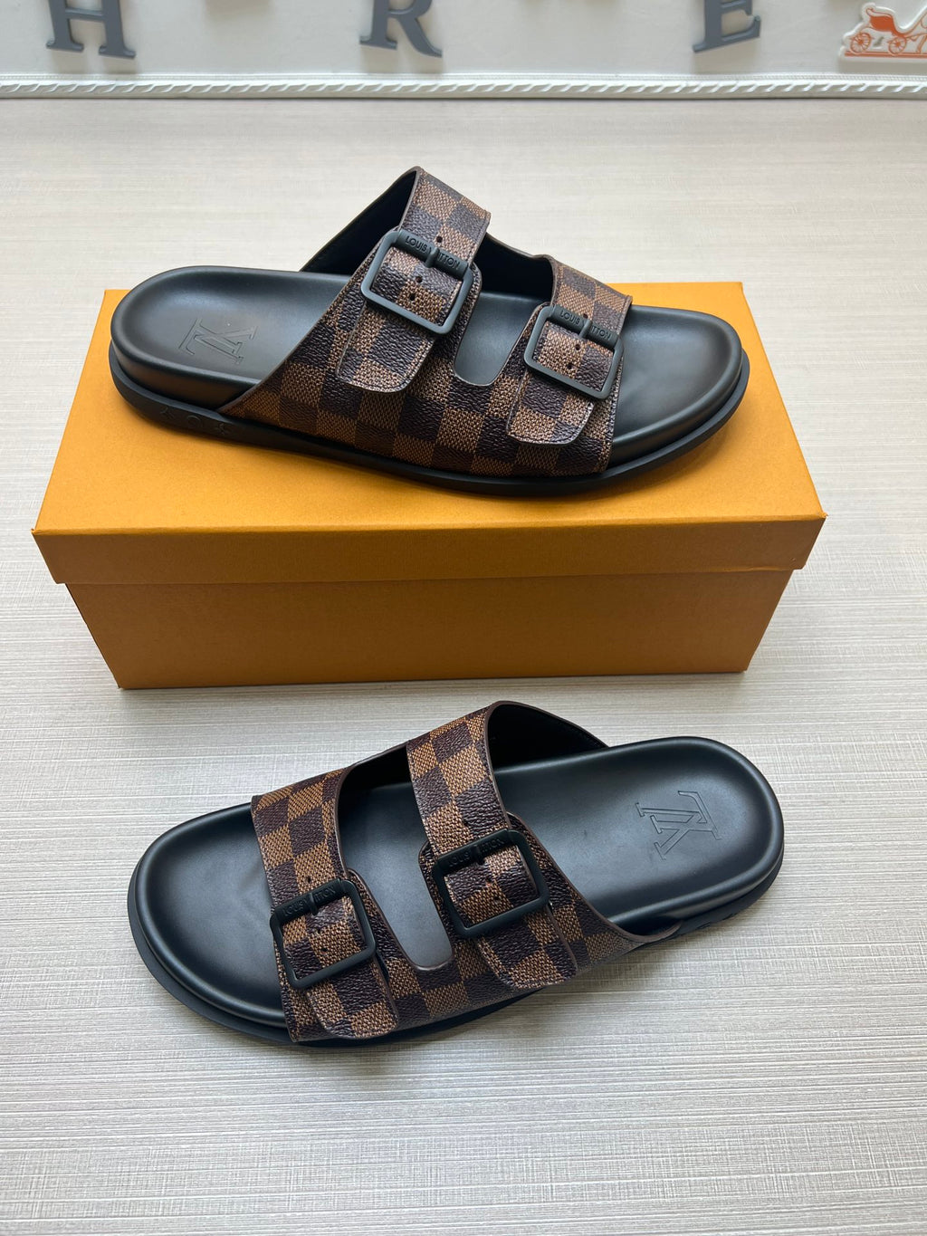 Z5ZE60 Popular slippers