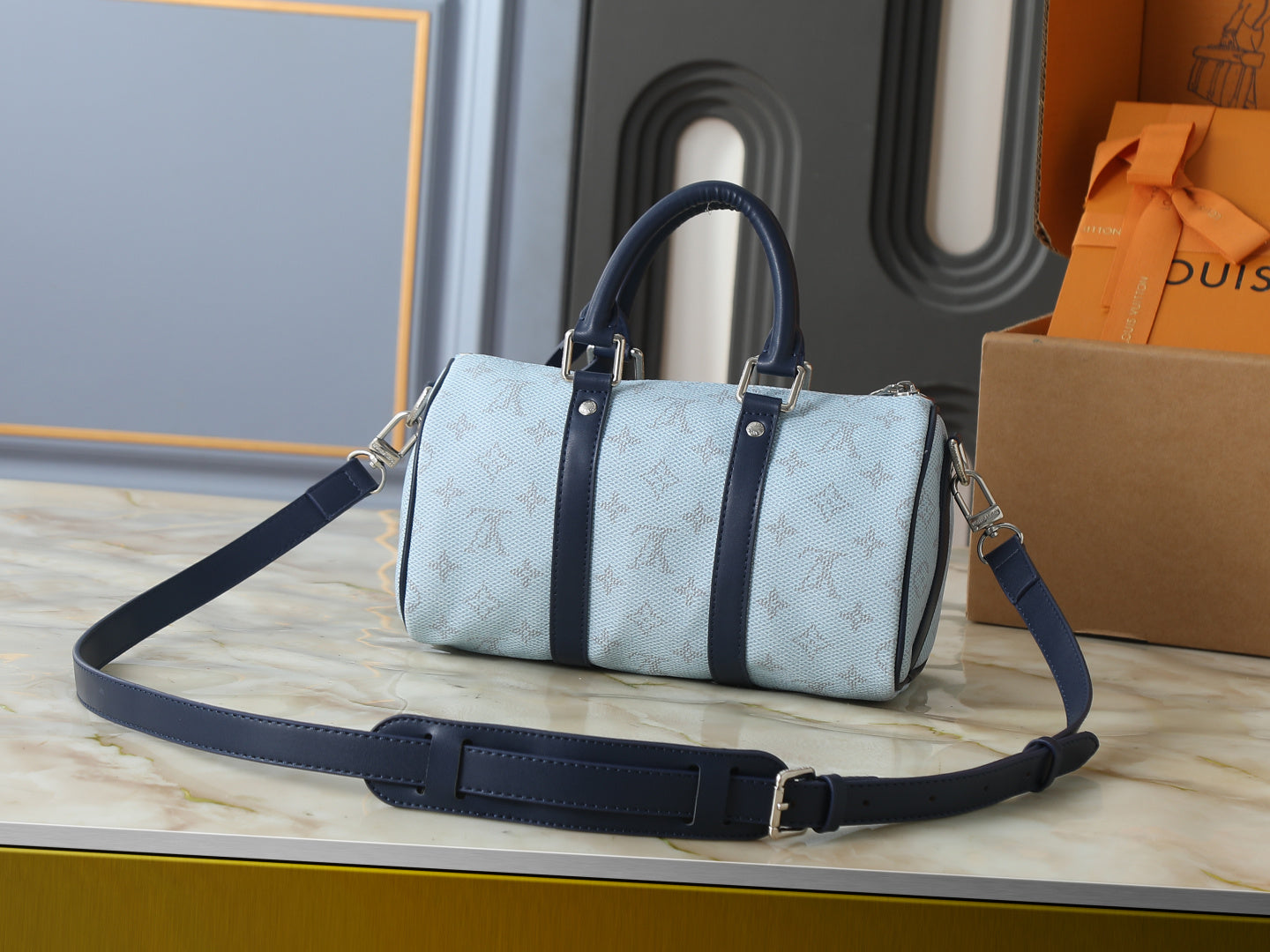 B1R76E53 Popular leather bag
