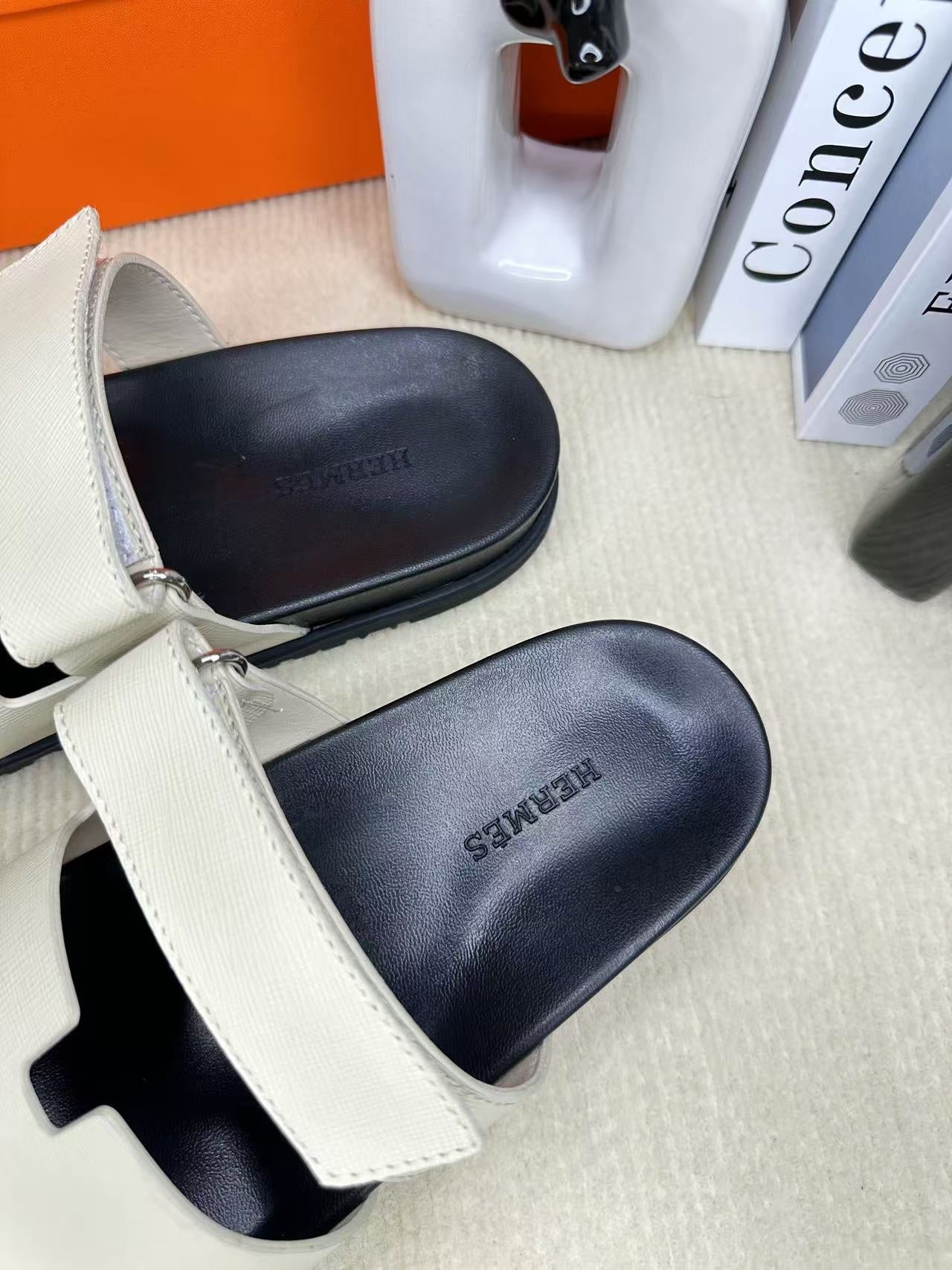 Z2Q55H28 Popular leather shoes